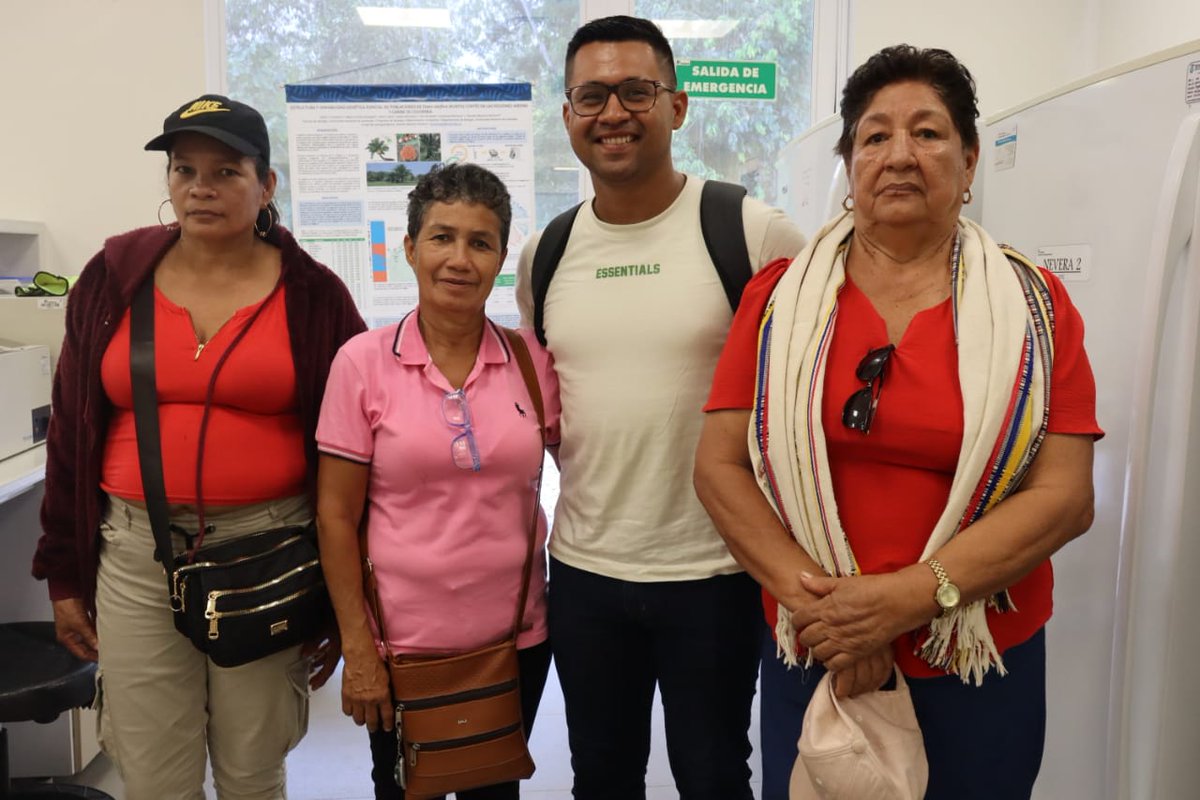 CenipalmaOrg's tweet photo. #CEPV👨🏾🔬 | 2️⃣5️⃣ productores de Asopalmar 👨🏾🌾, del sur de Cesar, visitaron nuestro campo experimental en la #ZonaCentral, con la intención de conocer la innovación🔬 y los procesos🧫 investigativos que se adelantan para que la palmicultura 🇨🇴 sea más productiva y sostenible🤝🏽. https://t.co/SevEPjtJ2W