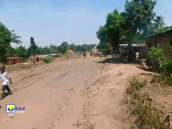 InfoMbujimayi's tweet photo. #Mbujimayi/#Projet35km
4 érosions absorbées sur l'avenue 20 #Bakenda/#Kangeya dans la #commune de #Bipemba lors des travaux de terrassements qui n'ont duré que quelques jours. Place maintenant aux travaux d'assainissement ! https://t.co/LDjJQ904Md