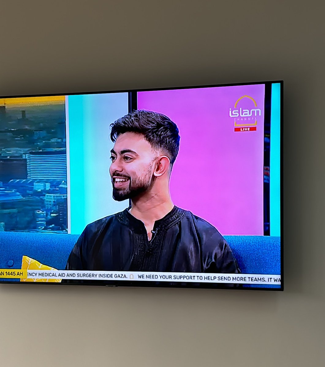 SadiqDorasat's tweet photo. Spent the hour before iftar on @Islamchannel alongside Ibrahim from @IFguru discussing where @MuslimCensus is right now and the idea of @AmaarProject.

Also got to take part in the @theniyyahapp quiz which got tense 😂 https://t.co/P8XsEU3Xh5