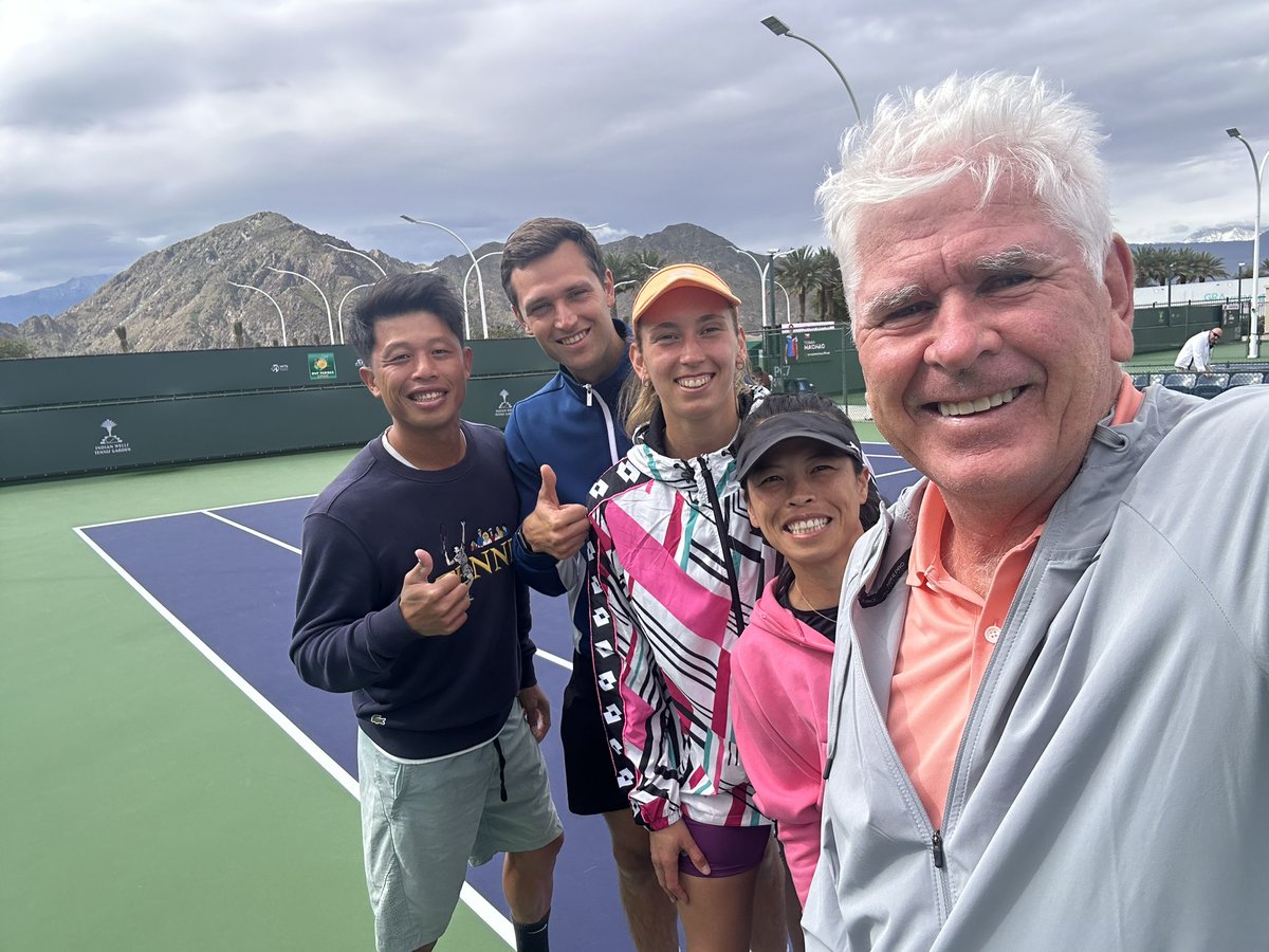 Good vibe as #Su wei & @elise_mertens & team about to prepare for tomorrow’s final