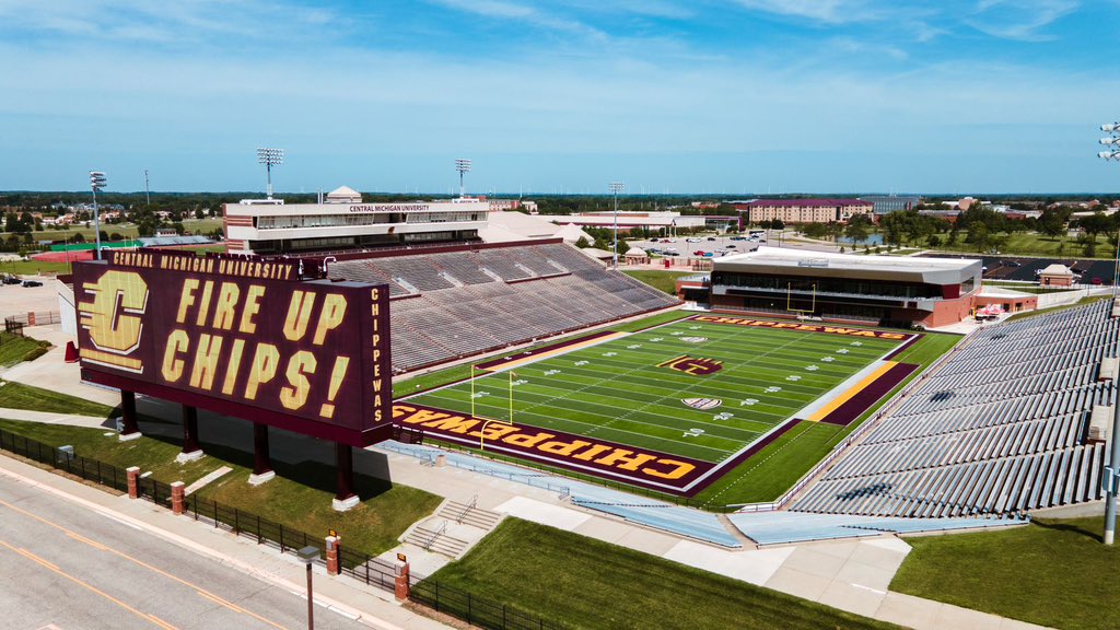 After a great talk with @MZordich I’m excited to have received my first division 1 offer from Central Michigan University! @CoachBFitz @MaxRuiz50 @coach_pass @KinslerLatish @JC_EPTSSTRONG