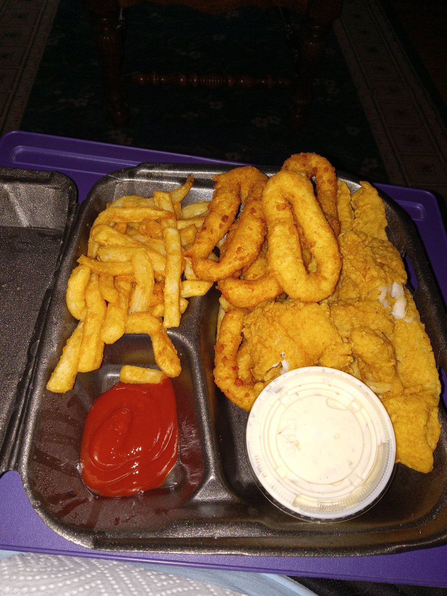 My Pre-OPLive Supper Tonight! Some Mayflower seafood. Alaskan White Fish, French Fries, and Hushpuppies.#OPLive #OPNation @OfficialOPLive @ReelzChannel