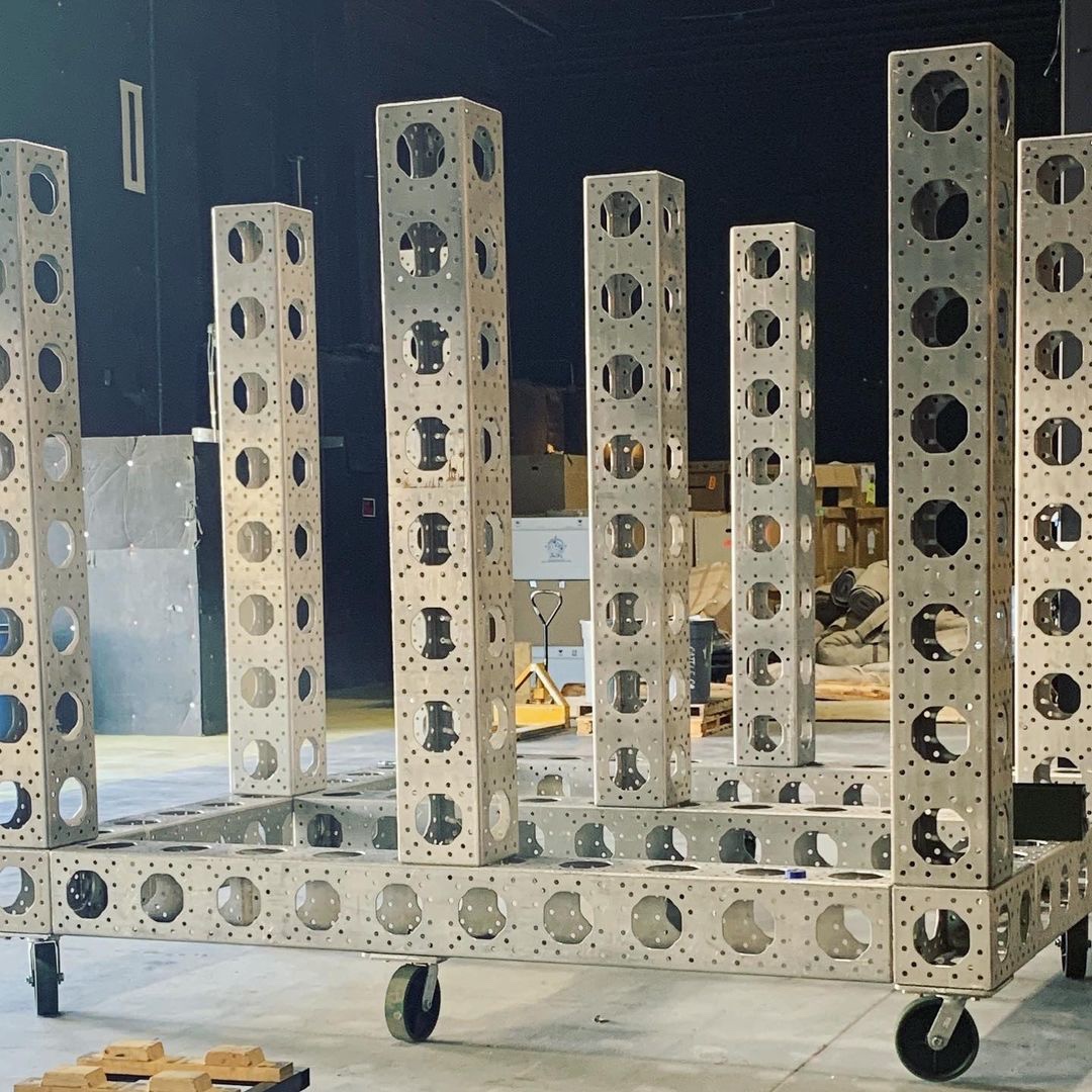 ModTruss's tweet image. Carousel by @ccstudioservices

“12x12x11 H Rolling Techno Platform.
Joist hangars bolt right into ModTruss for easy connections.
#griprigs#technocrane #local80#grips #filmmaking”