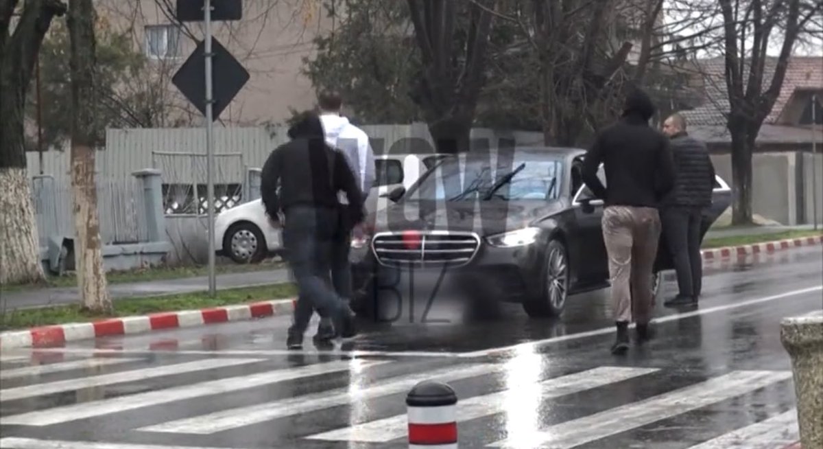 🇷🇴👮‍♂️Tate brothers were seen today at their nearest police station to sign in as part of their judicial control obligations.
