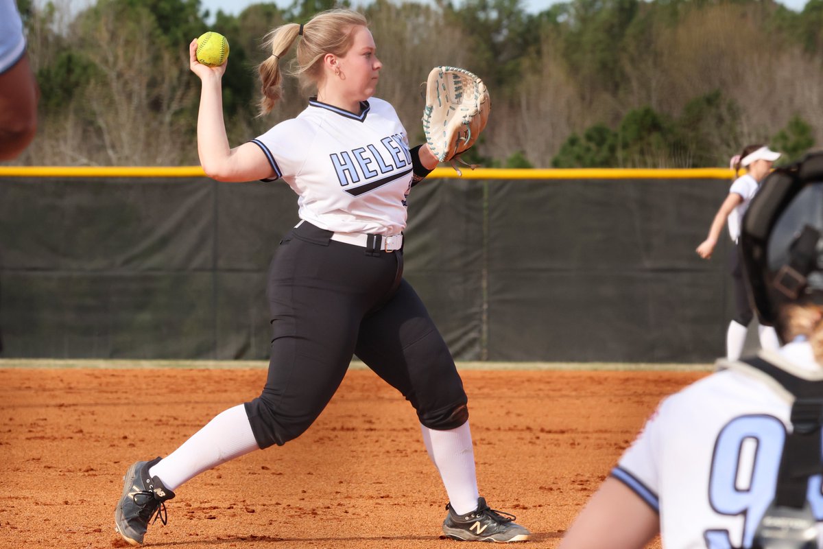 The Helena Huskies went into Hoover and took the win over the Bucs after scoring six straight runs off their bats and making the most of Hoover miscues. Story: shelbycountyreporter.com/2024/03/15/hel…