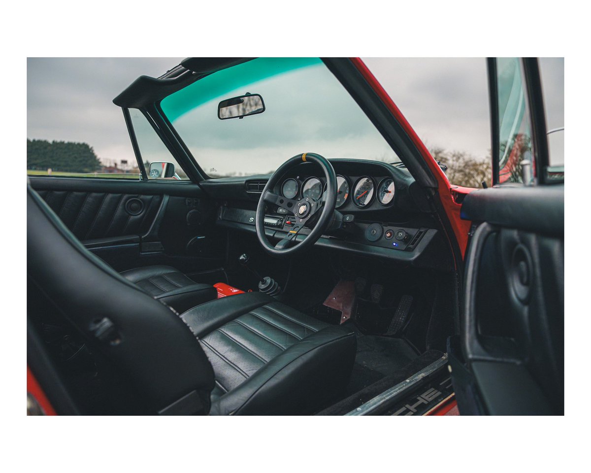 RaeburnWard's tweet image. Love a tastefully modified 911

#classic911 #backdate