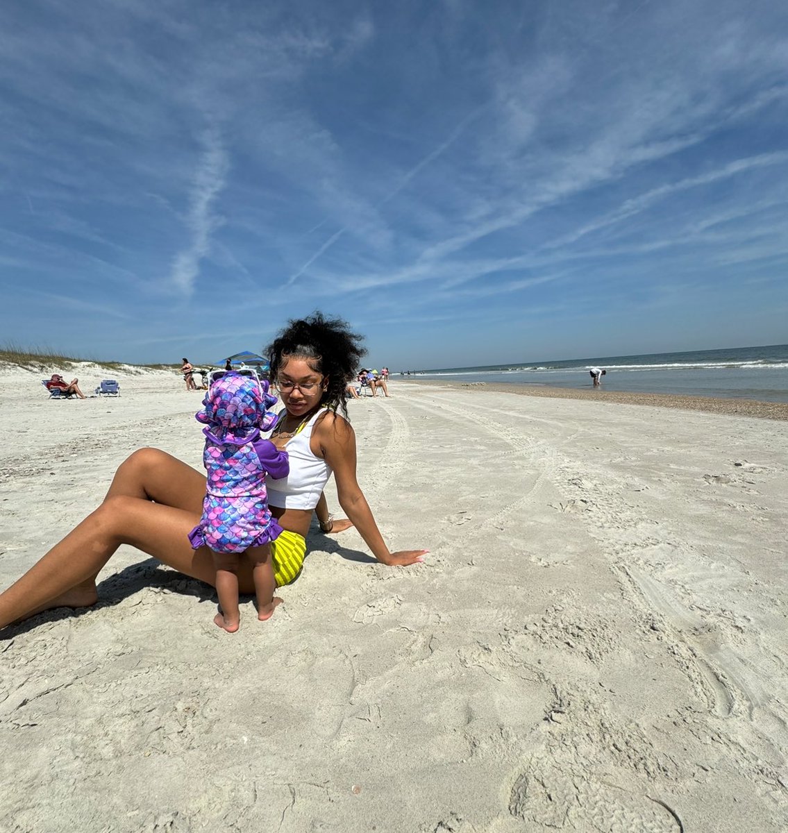 forevershamari's tweet photo. My how times have changed 😭💗 
#SpringBreak https://t.co/JrhQNy2Pj2
