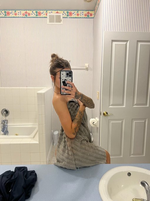 say yes if i can send you the shower video 🎥 in dms https://t.co/X3lDidqeS5