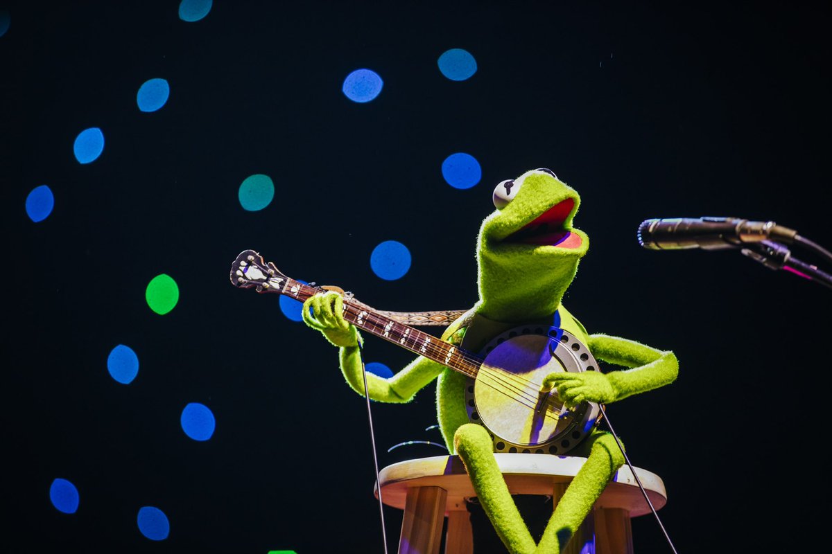 A special #Luck reunion. @LuckReunion @KermitTheFrog #RainbowConnection 📷: Alana Swaringen