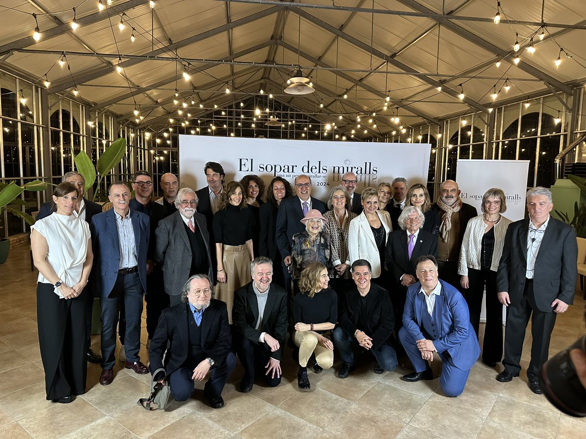 idibgi's tweet photo. 💙🔬💫Un agraïment molt especial als 24 amfitrions i amfitriones de renom que ens acompanyen al @Soparmiralls :
@toniarbones @antonibassas #PilarinBayés @JordiBosch11 @MartaBosch1 @rbrugada @CarlasDra @fonalleras @HelenaGMelero @martigironell @AngelsGonyalons #FotisKatsikaris https://t.co/6V4XklbUlC