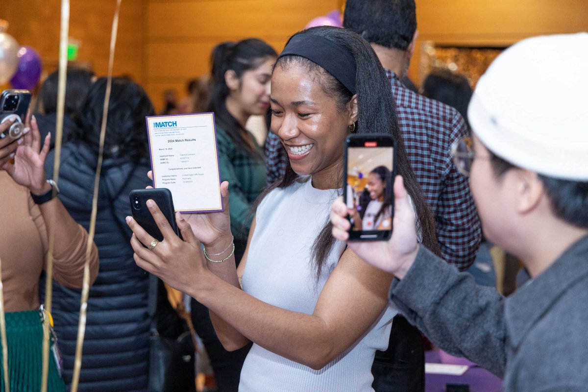 uwsomwwami's tweet photo. So much joy. Thrilled to be part of your adventure, future doctors #WWAMImatch. Big #HuskyMatch TY to @TheTaraBrown for great #Match2024 Seattle event images at https://t.co/jYE2hwu6Fz https://t.co/05ehfE1a7n