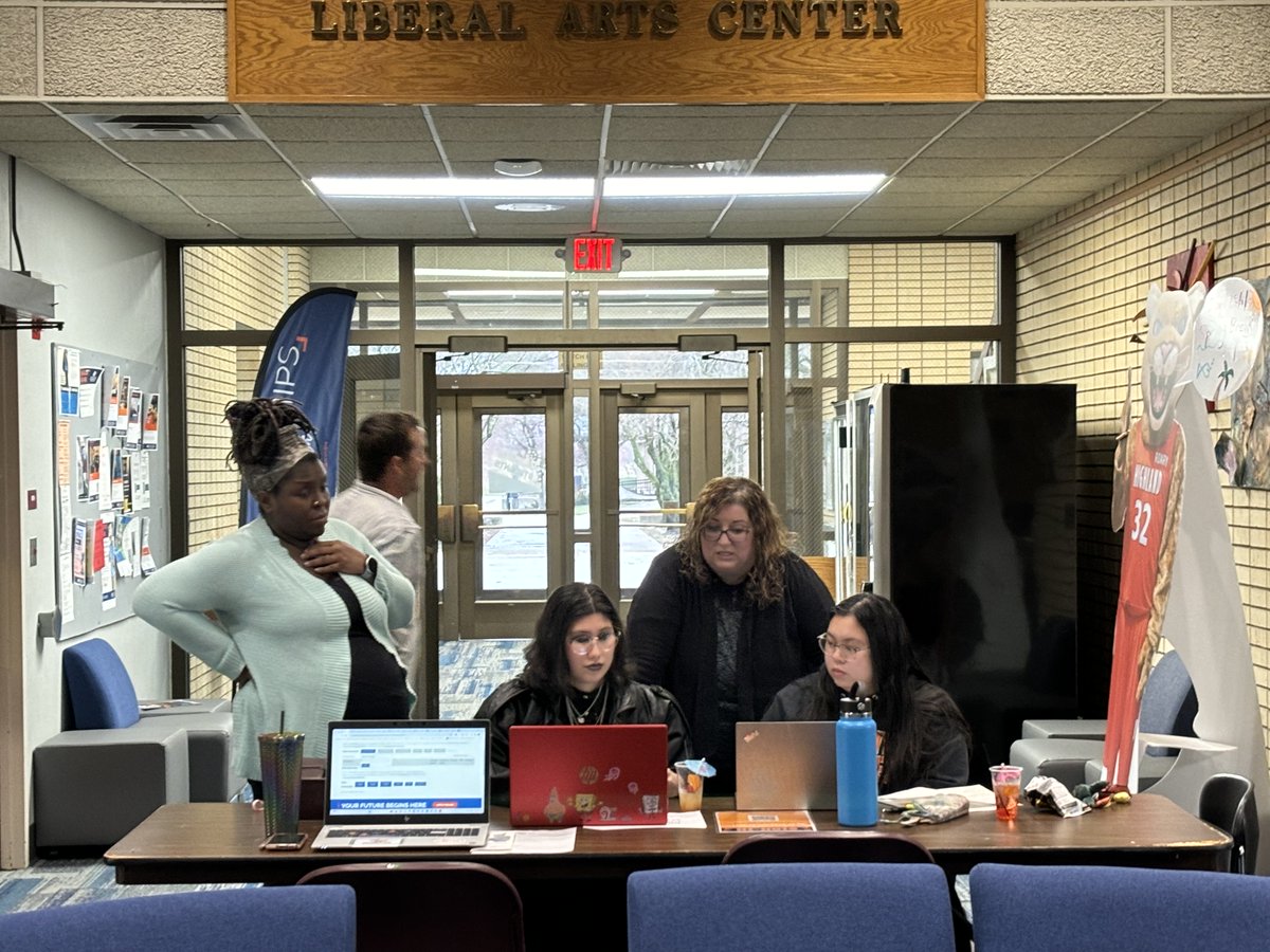 HCC staff played bartender Thursday, serving up mock-tails! Saving money and filling out scholarships was way better with a No Tequila Sunrise or Clean Harry!