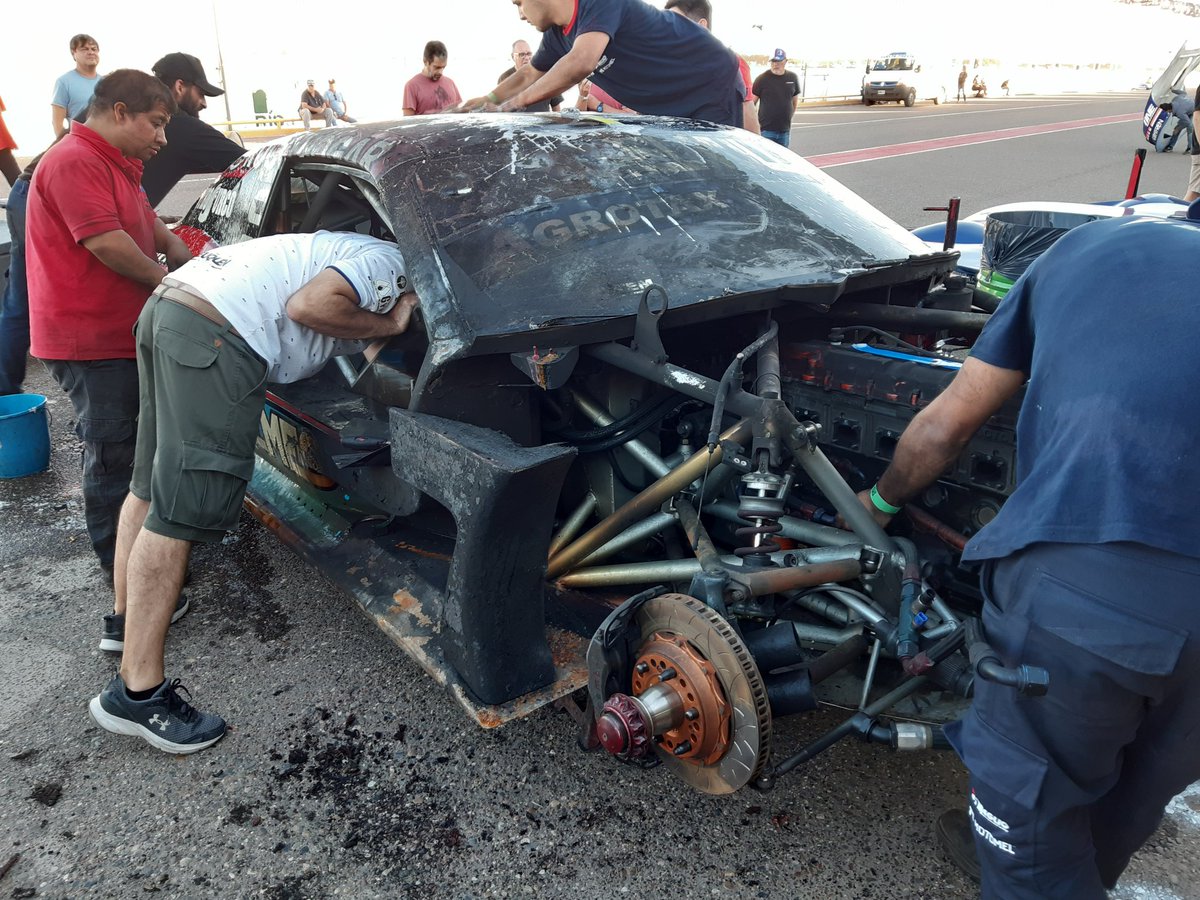 El Dodge Challenger quedó seriamente dañado luego del incendio en el semi que lo transportaba 💔😢

📸 @SergioTenaglia