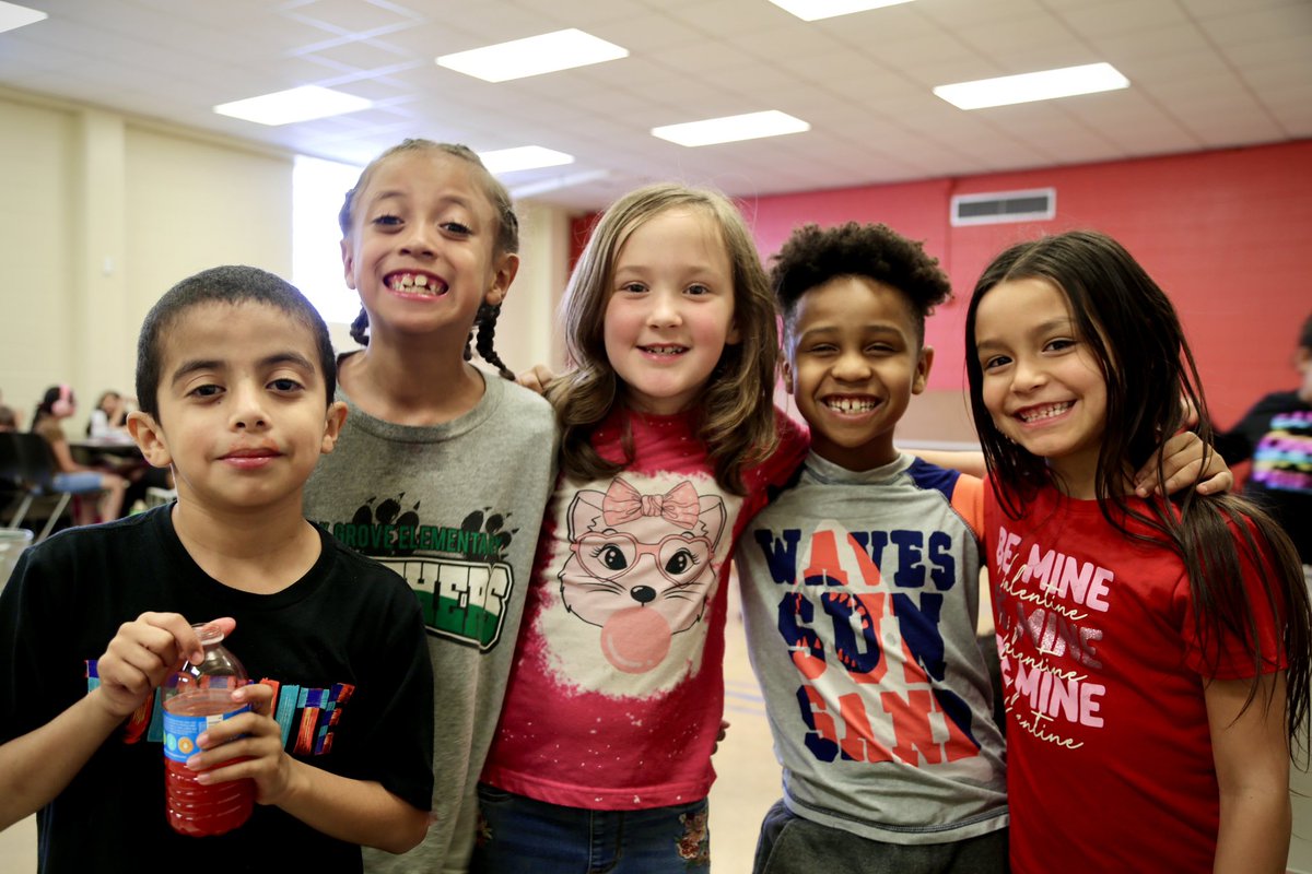 SAParksandRec's tweet photo. It was ALL smiles at our #SpringBreakCamps this week! π We hope you enjoyed the crafts, games, and new friends youβve made! β₯οΈ Some of these memories will last a lifetime. π€
Be sure to sign up for our #SummerYouthProgram, registration opens April 20th at 9A.πΏ
#SAParksAndRec https://t.co/AH0EQkqxwf