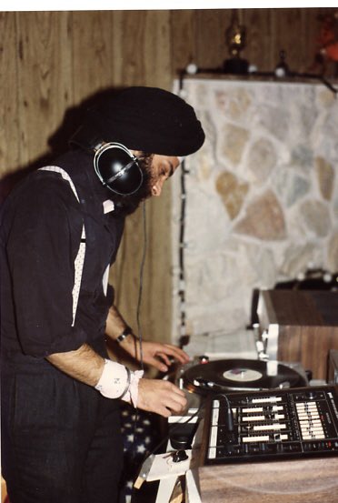 hsinghIR's tweet photo. REALLY looking forward to the Gala for the #SIRFoundation. DJ Dolph is going to be incredible-we are lucky to have him there! Rumor has it there may be a guest DJ, if only for a few minutes. Can’t quite place the face! @SIRspecialists https://t.co/cN1bm3Wsjb