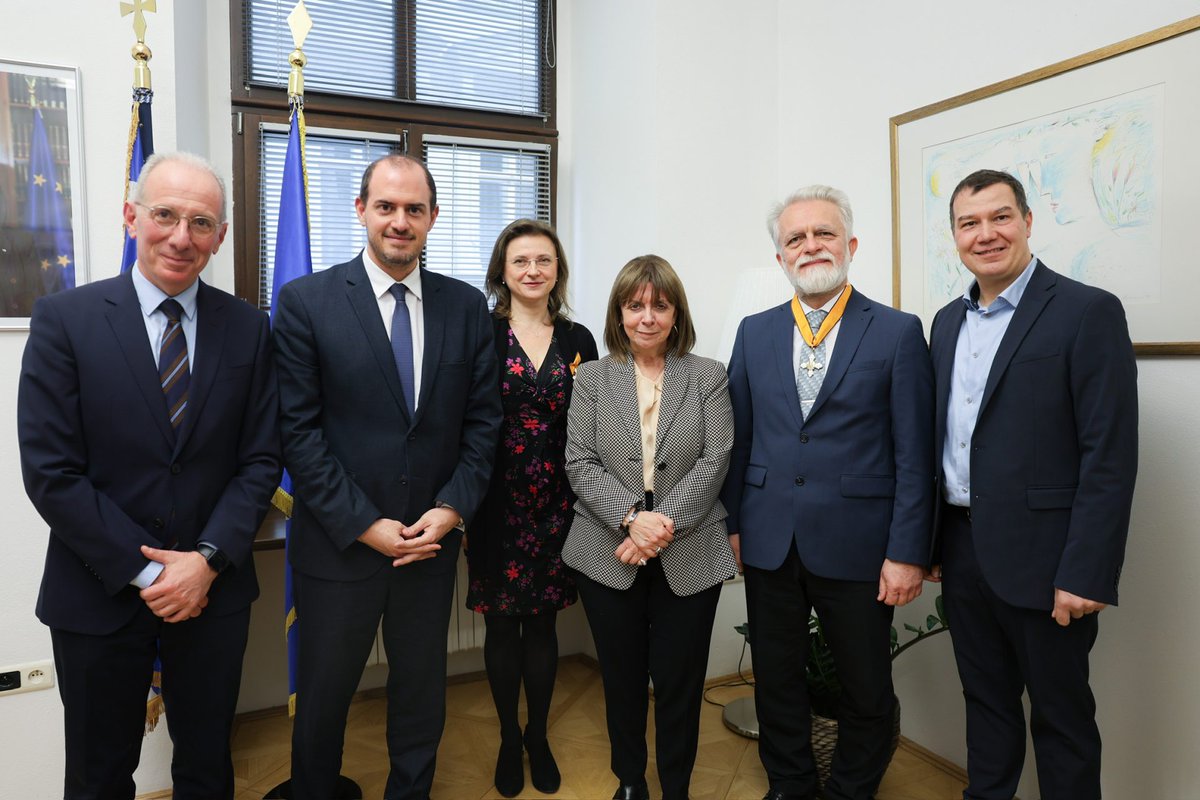 GRinStrasbourg's tweet photo. #GreekStudies &amp; #Culture thrive globally! 🌍
📷 Hell. Rep. @Presidency &amp; Dep. MFA @giorgoskotsiras met distinguished Hellenists at 🇬🇷 Embassy in #Bratislava 🇸🇰.
Warm thanks for their invaluable work! 👏👏
#JanaGrusková @ComeniusUni #JánZozulak @UKFvNitre
►https://t.co/5gPY8ptla7 https://t.co/jPCIAwq5j4