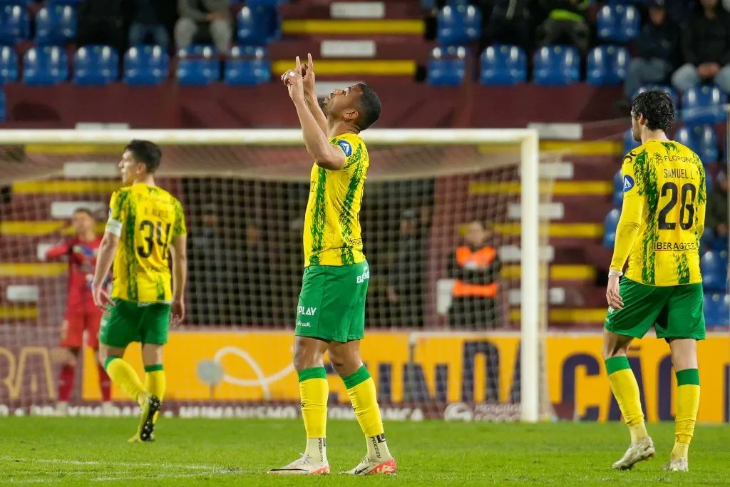 CDTondela1933's tweet photo. Daniiiii 🤩
#MágicoTondela #SCUTCDT https://t.co/FNpcJ9rf2U