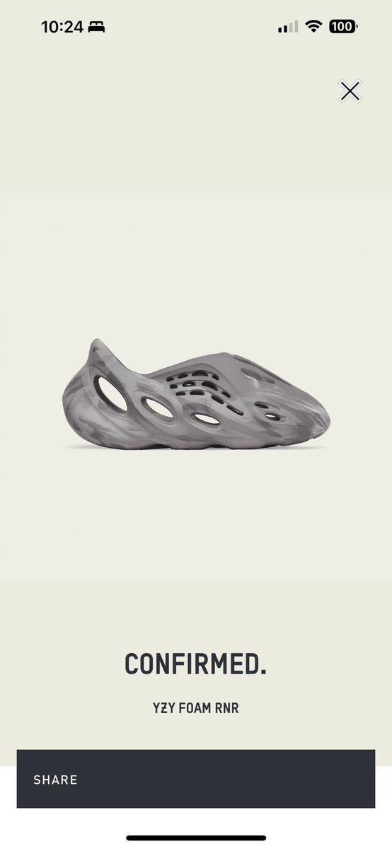 starks_corey's tweet photo. 😒 I wanted the trophy’s tho #yeezy https://t.co/slpgaLeC9V