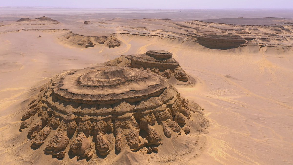 今日の放送では、変わった景観がいろいろ登場します。白砂漠＆黒砂漠と