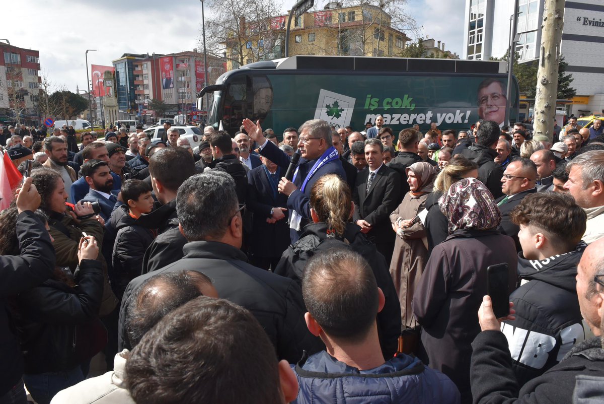 Bugün Sayın Genel Başkanımız <a href="/Ahmet_Davutoglu/">Ahmet Davutoğlu</a> ile birlikte Çerkezköy Belediye Başkan Adayımız Nadir Tür ve Tekirdağ Büyükşehir Belediye Başkan Adayımız <a href="/ahmedakcay/">Ahmed Akçay</a>’a destek olmak için saha ziyaretlerinde bulunduk. Hayırlı hizmetlere vesile olmaları dileğiyle, yolları açık olsun.