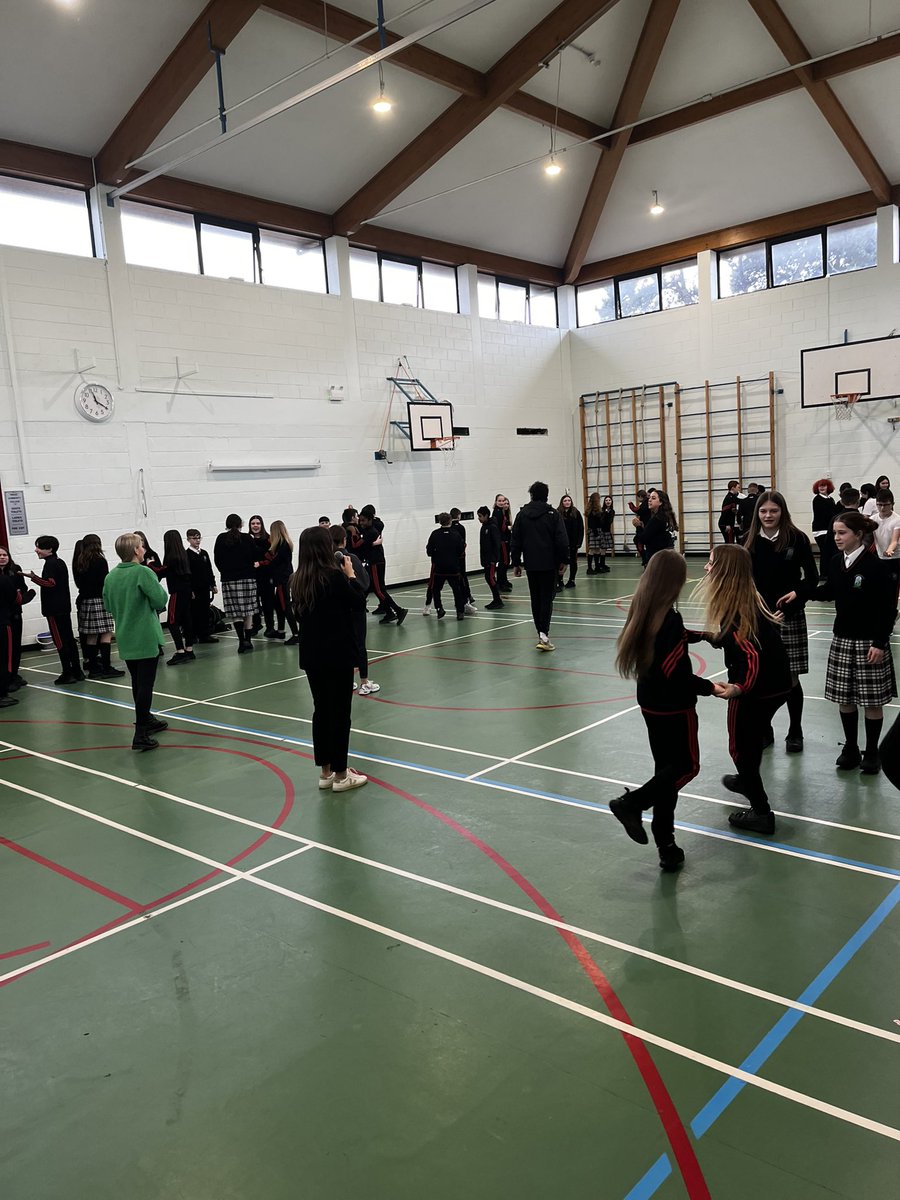 lisajanebuffini's tweet photo. A brilliant Ceílí organised by @clare_dolan and the Irish dept @FingalCC yesterday for Seachtain na Gaelige. First years had a brilliant time. Lá Fheile Padraig ☘️🇮🇪 #teamddletb #community #SnaG24 https://t.co/G395TlamRK