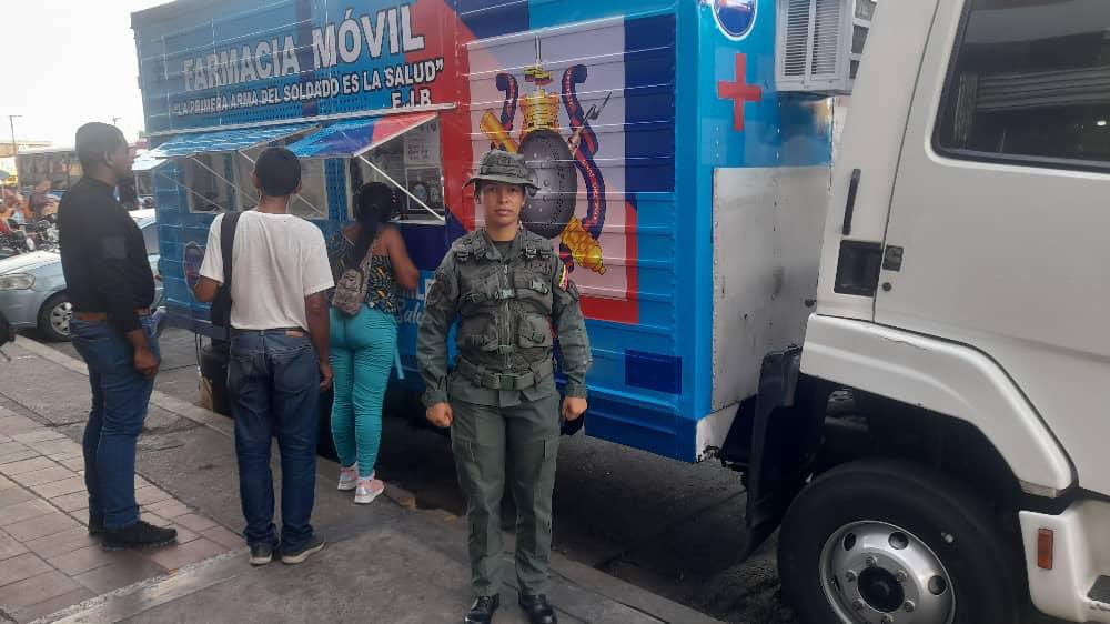 #AsíLoDijo || GJ <a href="/dhernandezlarez/">GJ. Domingo Hernández Lárez</a> #FANB apoyando a la colectividad con su sistema de salud “Farmacias móviles para el pueblo”.
Para nosotros la patria es primero !
#IntegrarEsVencer
