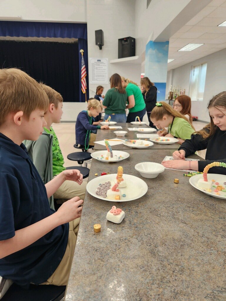 The edible crafts club enjoyed a sweet treat! They were over the rainbow about their fantastic Friday!