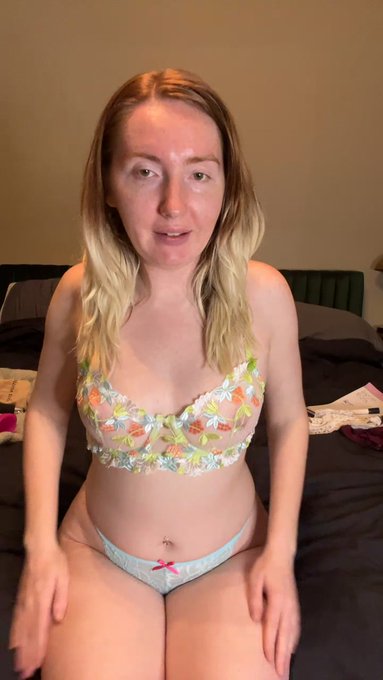 Eevee &amp; Ginger FREE PAGE is live now! https://t.co/Wlg7498yU3 https://t.co/EinxRy9FW7