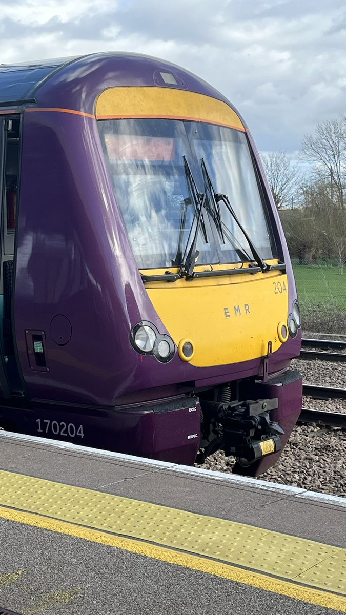 A little sneaky afternoon out had me reliving my childhood! Catching 170s on the Breckland Line after nearly 4 years since losing them! Having 2 of the ex-GAers up here nearly brought a tear to my eye ❤️💜
