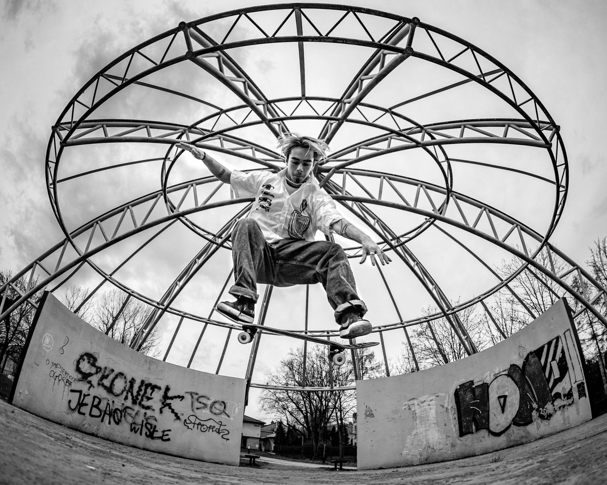 PoziomPhoto's tweet photo. #spring #skateboarding #photography #photo #Krakow https://t.co/VgMCI8JCF3