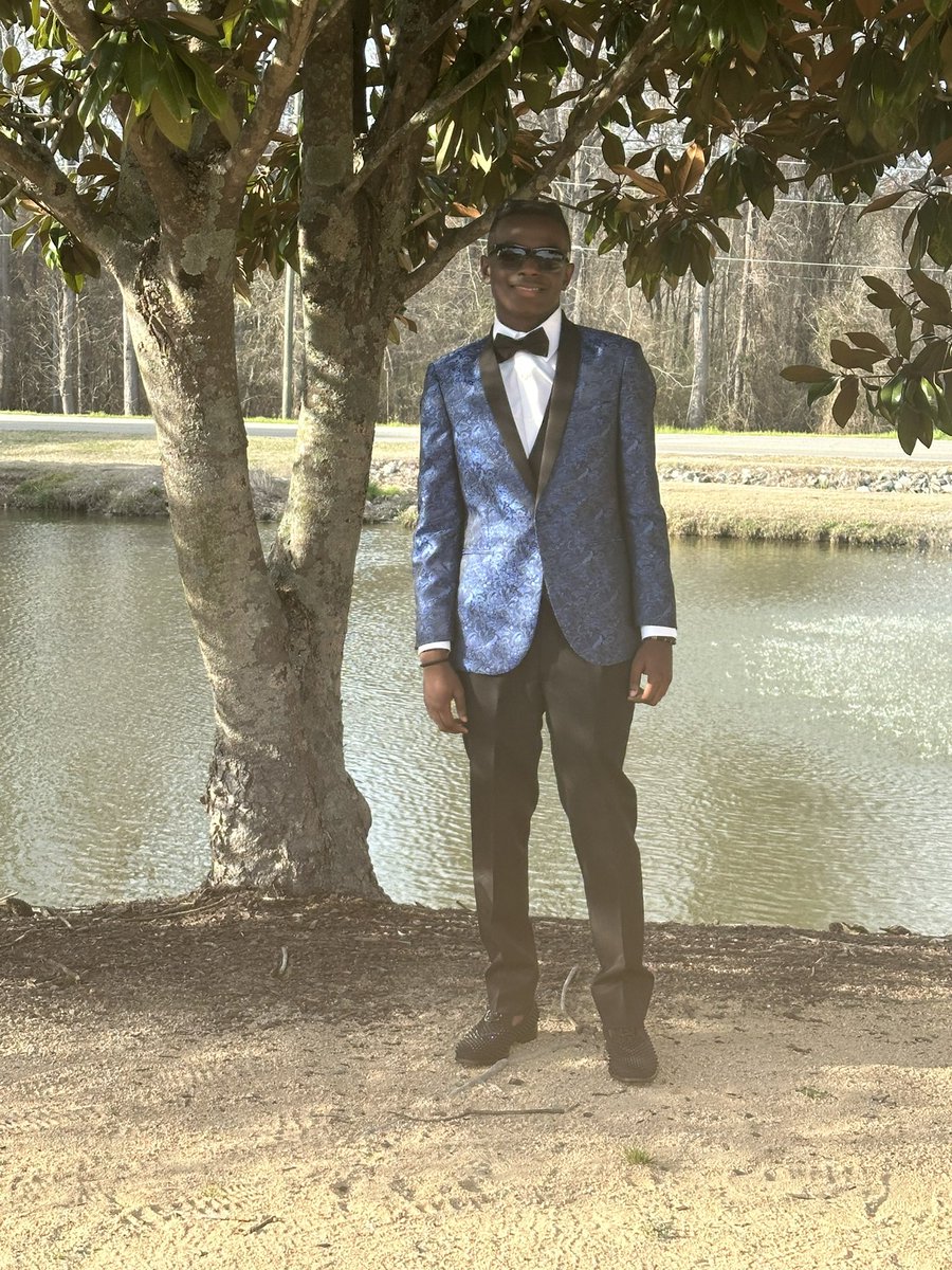 Mz_Yoshii's tweet photo. When they ask me who and why I do it for…🤞🏾❤️ #8thGradeFormal https://t.co/p1iDXr54dS