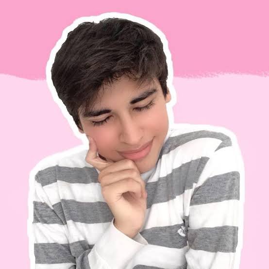 Divaza fue uno de los primeros creadores de contenido abiertamente LGBTQ+, muchos miembros de la comunidad agradecemos a Divaza por mostrarse tal cual y nunca rendirse. Gracias a Divaza muchos creadores 🏳️‍🌈 existen.

Literal Divaza corrió, para que otros caminaran

 #LCDLF4