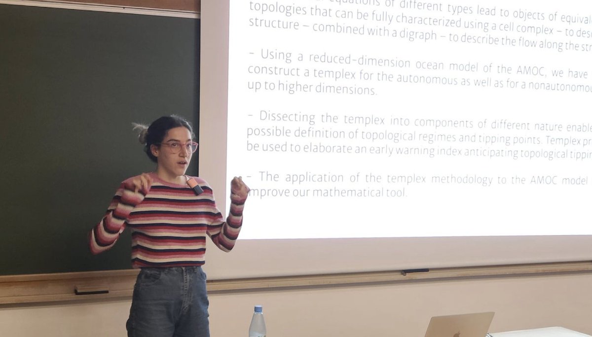 @caterinamosto presents the first #templex for an #AMOC model in the Physics of Complex Systems and Global Change at #LesHouches France

houches-school-physics.com/program/progra… 

@CIMA_Science @DCAO_UBA @Exactas_UBA @IFArgentine @ifaeci @CNRS_INSU @AgenceRecherche