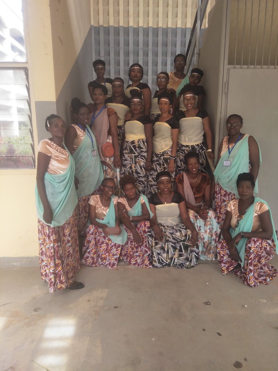 RectoratUB's tweet photo. @UB_Rumuri @MENRS4 @Ntare Réservé pour ce 15/3/2024, les femmes de l'@UB organisent un après midi festif de la @ JIF.Tout se déroule dans l'espace ingénieusement  pavé  du @Rectorat https://t.co/Es18XZdUuf