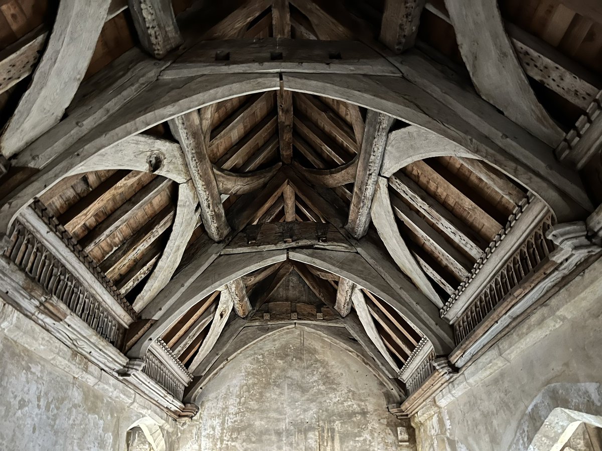 Such a glorious medieval street and architectural treasures still “Singing Through the Centuries” @WellsCathedral1 You can learn more here wellscathedral.org.uk/outreach-learn…