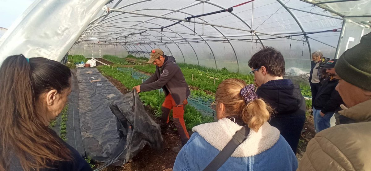 TierraLaRioja's tweet photo. Visita a #basaldea por parte de @TierraLaRioja y simpatizantes. Si quieres conocer más de la agricultura regenerativa apúntate a nuestro próximo curso de formación. https://t.co/sd29o05du4