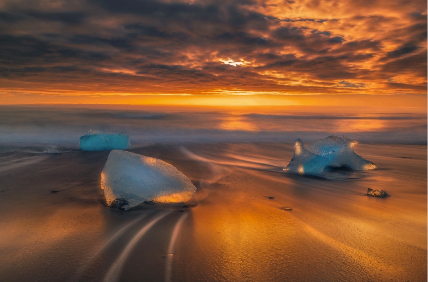 HowManyMiles_'s tweet photo. Part 3 of my "Art for the Oceans" and this time inspired by the sublimely talented @nakul_sharma07 

Replacing his ice with "Sparkling Water" bottles, glistening on the black sands of Iceland 

And seeing as it's Free Mint Friday on @exchgART , it's free! Link below. #climart https://t.co/FrdpNtiMXb