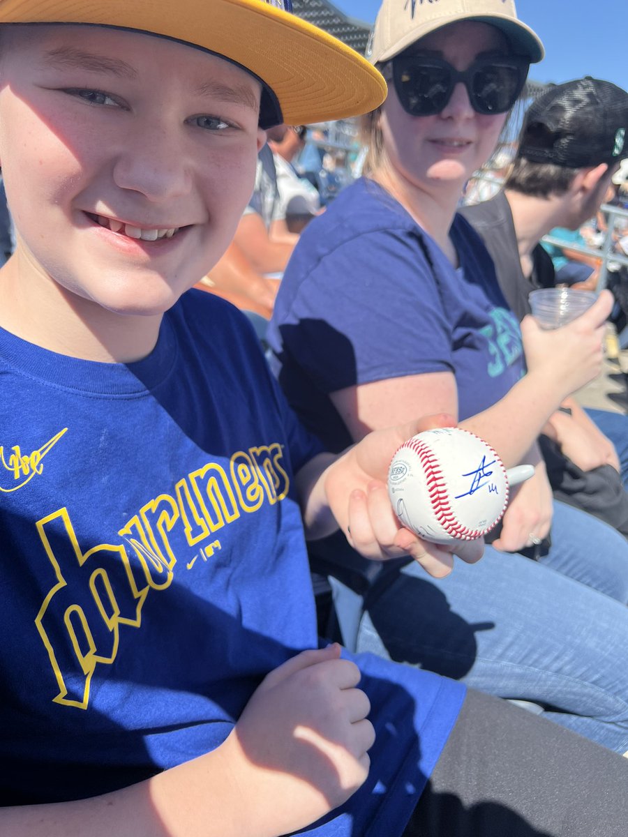 Boy got Julios autgraph!