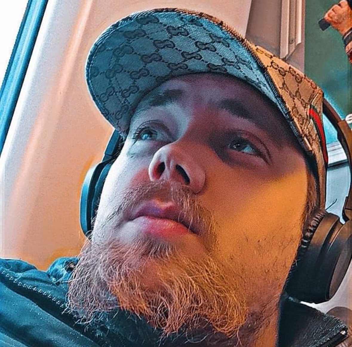 bajenfransoder's tweet photo. @GlennisBtol Har tagit ett snack med han, Han är inte lika kaxig längre. Grabben var bajare förut och försökte starta upp egna grupperingar inom Bajen men aldrig lyckats. Nu har han ”tydligen” flyttat till Gbg och börjat heja på blåvitt. https://t.co/5hJDn6Zoee