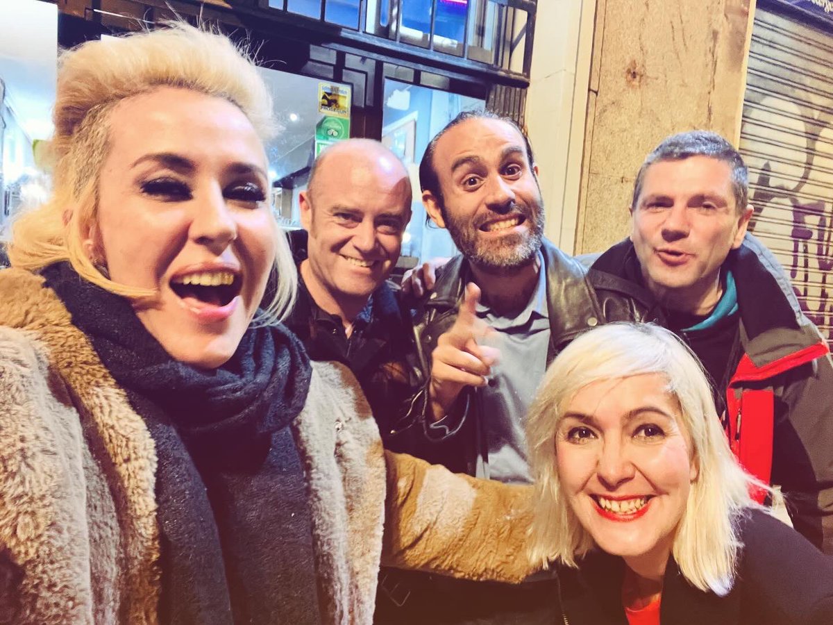 judithmateo's tweet photo. 🔥 Friday night!

Reencuentros con amigos @juankarboikot @ChuseJoven belenortega y @juanjoreig ! 

Con qué foto te quedas? https://t.co/BJtFWfFHmd