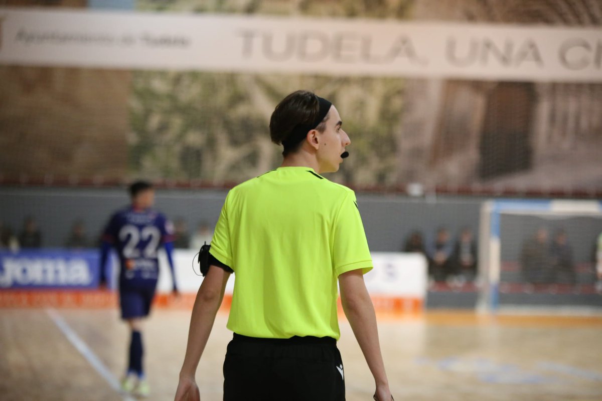 CoGAFS's tweet photo. 🏆 2ª División B

👥 Lucía Gómez / Bruno Martín
👤 Iñaki Ortiz

@RiberaNavarraFS 🆚 @ColoColoZaragoz

📸 @photofutsal

#futsal #aretofutbola #futsalreferee #referee #arbitro #arbitra #ctafs #rfef #tudela #quenotelocuenten #cogafs https://t.co/JyssomWkju
