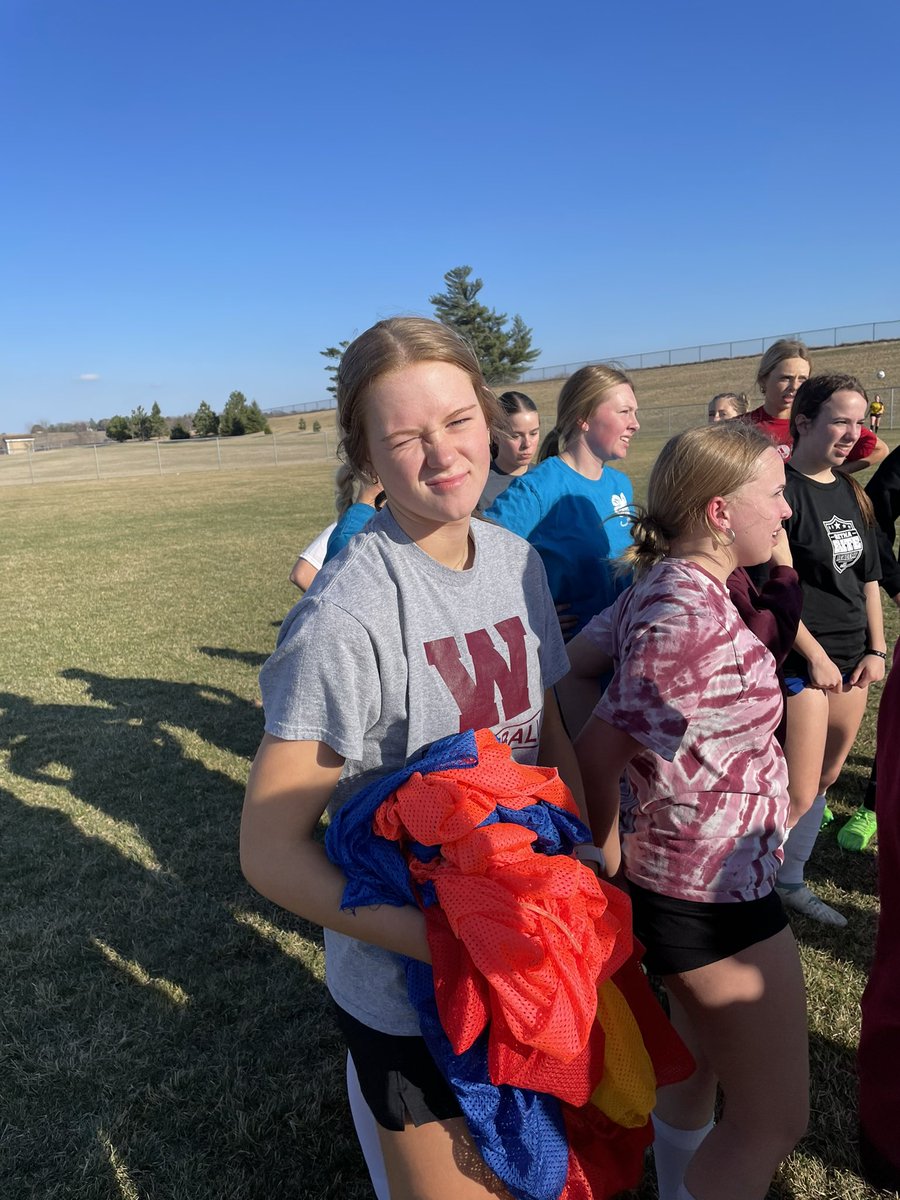 🚨🚨FRESHMAN FRIDAY!!🚨🚨
Name🤓: Ava Amos
Position⚽️: Goalie/Forward
Fun fact: She LOVES chipotle and subway 😋
#thevikelife #dubtownsoccer