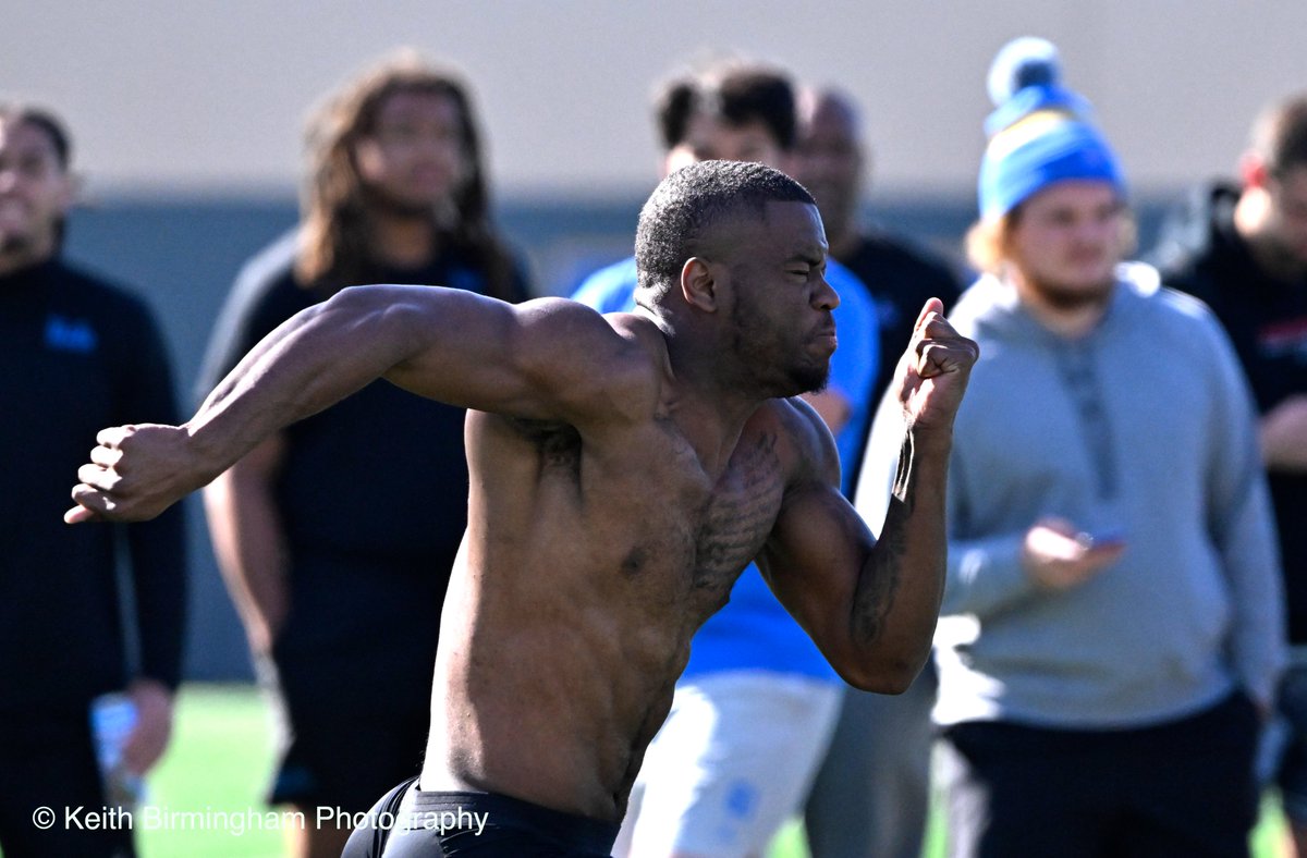 photowkb's tweet photo. Scenes during Football Pro Day at UCLA with #LaiatuLatu #DeShaunFoster #AlexJohnson #JosiahNorwood #CarsonSteele #KennyChurchwellII #DariusMuasau #GabrielMurphy #EricBieniemy #JerryNeuheisel #DorianThompsonRobinson #GregDulcich #ZachCharbonnet #SeanRhyan @InsideSoCalSpts #ucla https://t.co/vVE6PyENkJ