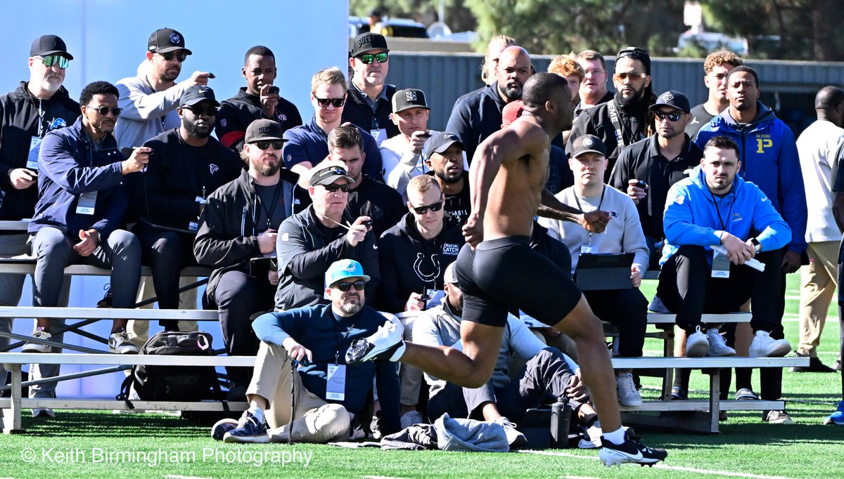 photowkb's tweet photo. Scenes during Football Pro Day at UCLA with #LaiatuLatu #DeShaunFoster #AlexJohnson #JosiahNorwood #CarsonSteele #KennyChurchwellII #DariusMuasau #GabrielMurphy #EricBieniemy #JerryNeuheisel #DorianThompsonRobinson #GregDulcich #ZachCharbonnet #SeanRhyan @InsideSoCalSpts #ucla https://t.co/vVE6PyENkJ
