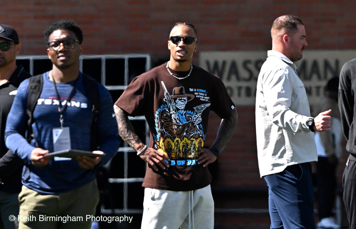 photowkb's tweet photo. Scenes during Football Pro Day at UCLA with #LaiatuLatu #DeShaunFoster #AlexJohnson #JosiahNorwood #CarsonSteele #KennyChurchwellII #DariusMuasau #GabrielMurphy #EricBieniemy #JerryNeuheisel #DorianThompsonRobinson #GregDulcich #ZachCharbonnet #SeanRhyan @InsideSoCalSpts #ucla https://t.co/jJ7VIZTIzu
