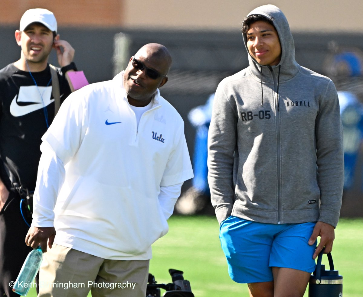 photowkb's tweet photo. Scenes during Football Pro Day at UCLA with #LaiatuLatu #DeShaunFoster #AlexJohnson #JosiahNorwood #CarsonSteele #KennyChurchwellII #DariusMuasau #GabrielMurphy #EricBieniemy #JerryNeuheisel #DorianThompsonRobinson #GregDulcich #ZachCharbonnet #SeanRhyan @InsideSoCalSpts #ucla https://t.co/jJ7VIZTIzu