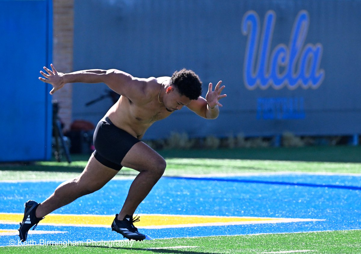 photowkb's tweet photo. Scenes during Football Pro Day at UCLA with #LaiatuLatu #DeShaunFoster #AlexJohnson #JosiahNorwood #CarsonSteele #KennyChurchwellII #DariusMuasau #GabrielMurphy #EricBieniemy #JerryNeuheisel #DorianThompsonRobinson #GregDulcich #ZachCharbonnet #SeanRhyan @InsideSoCalSpts #ucla https://t.co/GKWTzqsM8O