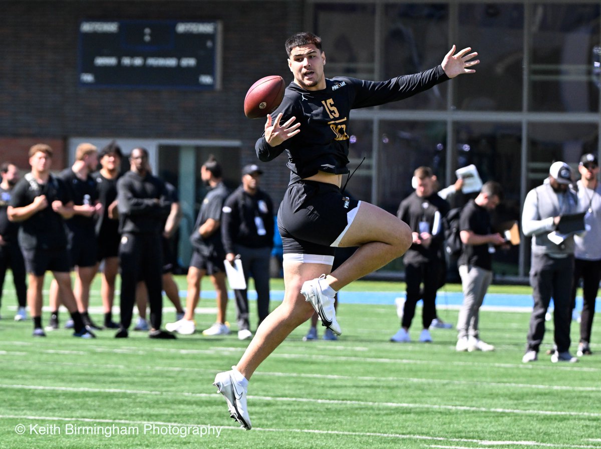photowkb's tweet photo. Scenes during Football Pro Day at UCLA with #LaiatuLatu #DeShaunFoster #AlexJohnson #JosiahNorwood #CarsonSteele #KennyChurchwellII #DariusMuasau #GabrielMurphy #EricBieniemy #JerryNeuheisel #DorianThompsonRobinson #GregDulcich #ZachCharbonnet #SeanRhyan @InsideSoCalSpts #ucla https://t.co/2BzkdxTeOc