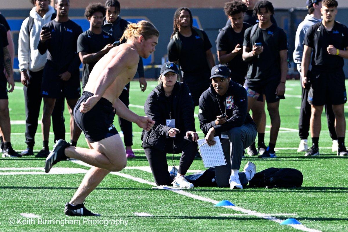 photowkb's tweet photo. Scenes during Football Pro Day at UCLA with #LaiatuLatu #DeShaunFoster #AlexJohnson #JosiahNorwood #CarsonSteele #KennyChurchwellII #DariusMuasau #GabrielMurphy #EricBieniemy #JerryNeuheisel #DorianThompsonRobinson #GregDulcich #ZachCharbonnet #SeanRhyan @InsideSoCalSpts #ucla https://t.co/icBZU9KPV4