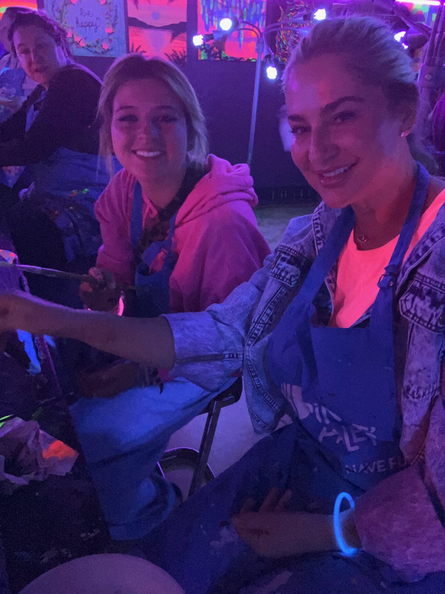 PinotCdA's tweet photo. Here's a snippet from our first blacklight class of the week! #pinotspalettecda #blacklightpainting #paintinginthedark #glowup #thanksforpainting #customerappreciation #cdaid #datenightideas #blacklightweek https://t.co/KxL8iRrxSo